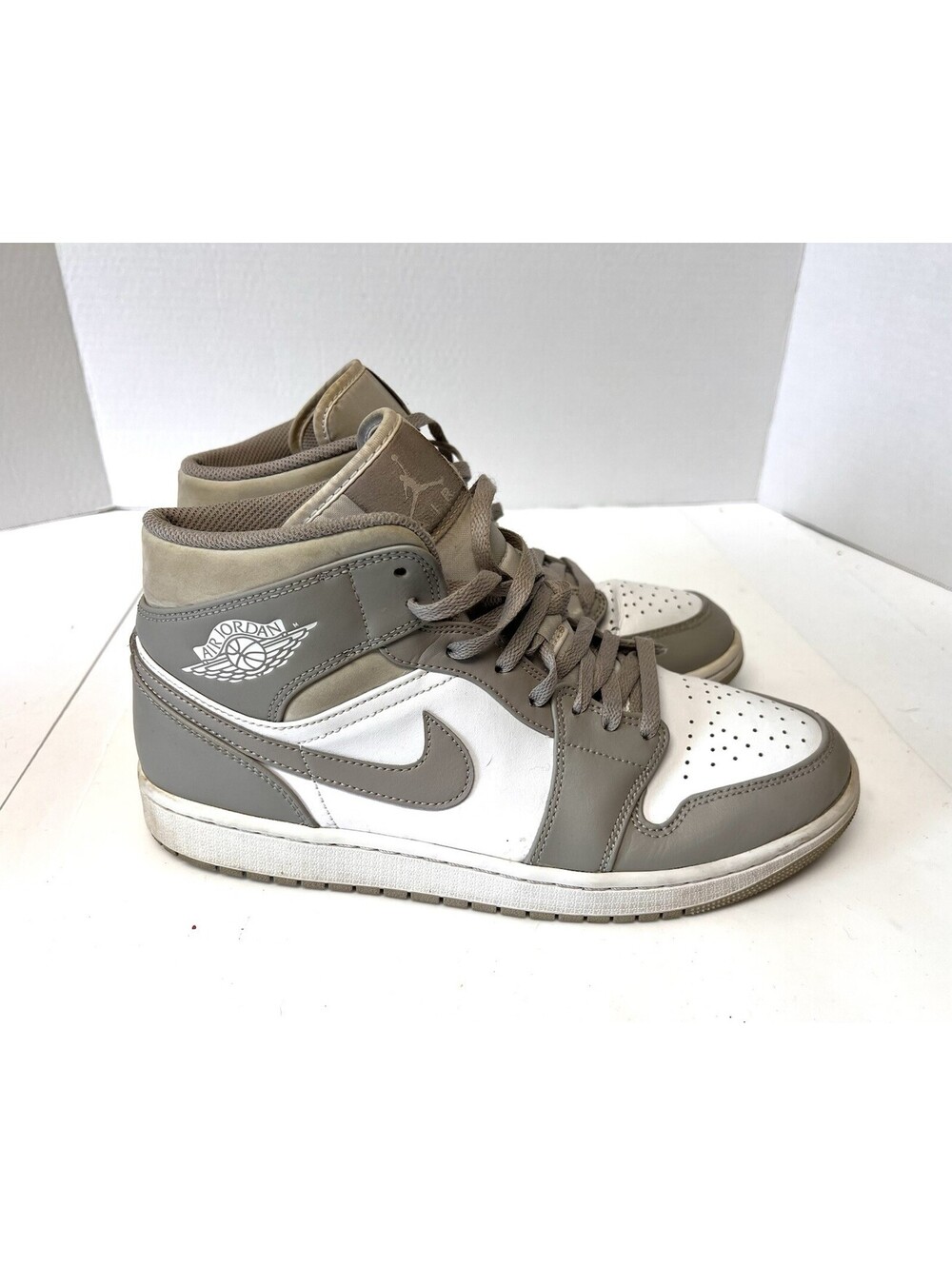 Nike Air Jordan 1 Mid College Grey Light Bone 554724-082 Size Mens 10.5